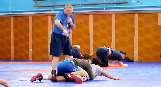 Юношеская сборная России по греко-римской борьбе тренируется в Алуште