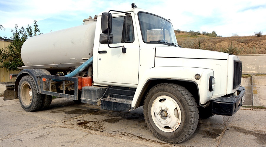 Ассенизаторы в Симферополе довозили до очистных сооружений только 3,5% отходов – Аксёнов