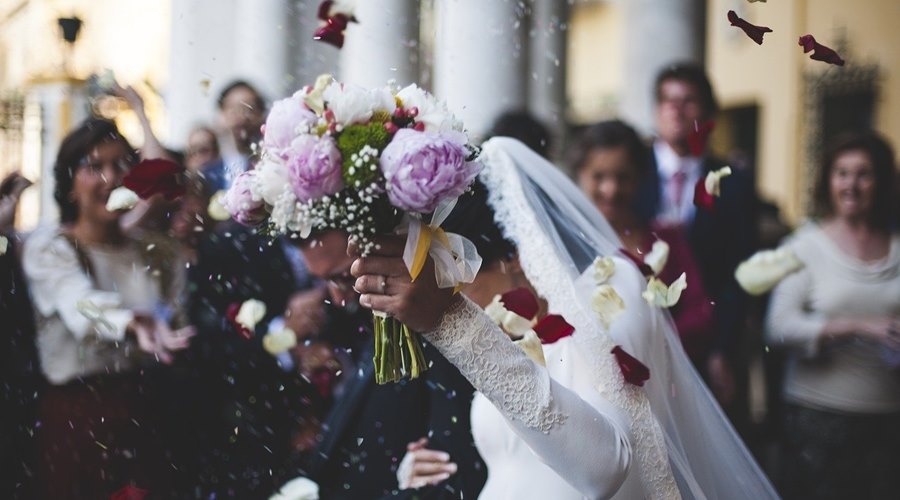 Крымские ЗАГСы возобновили торжественную регистрацию браков