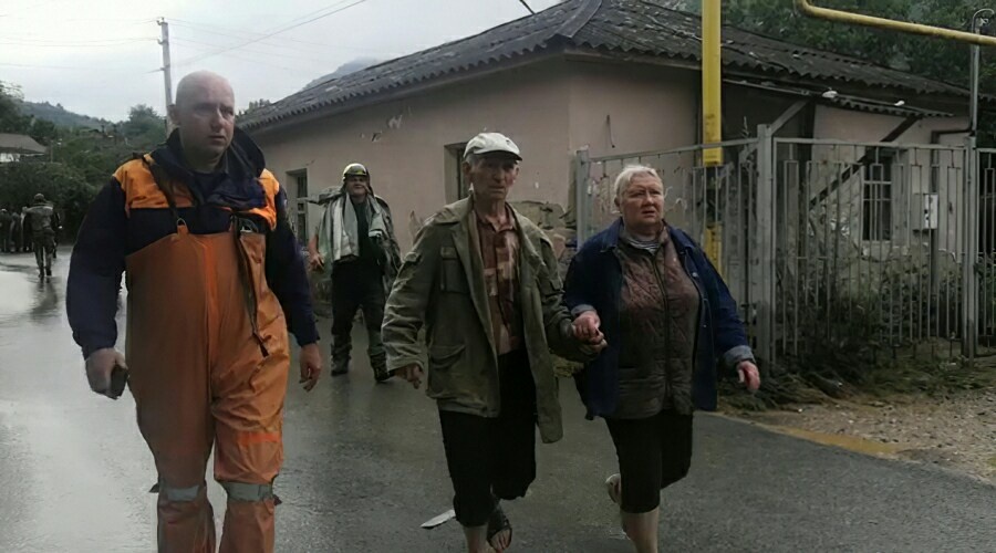 Число эвакуированных из зоны подтопления в Крыму увеличилось на 100 человек