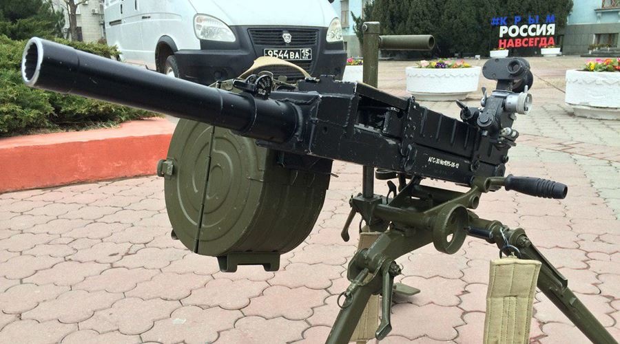 Выставка оружия и военной техники проходит в Симферополе в честь Дня Росгвардии 