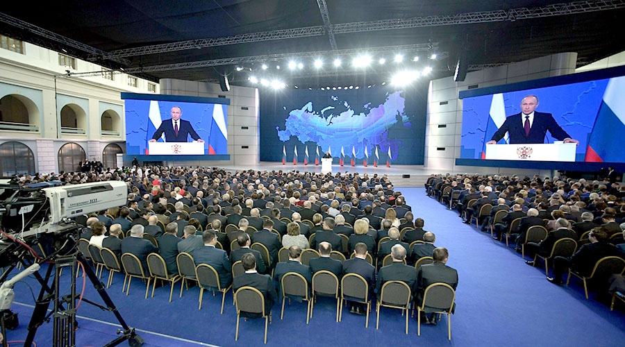 Путин выступает с посланием Федеральному Собранию