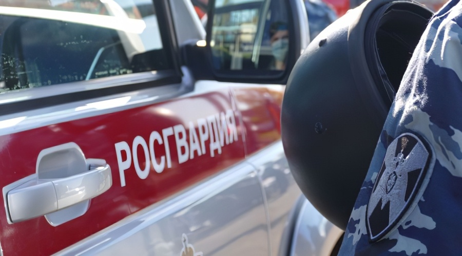 Нетрезвый пенсионер угрожал ножом сотрудникам «скорой» в Симферополе