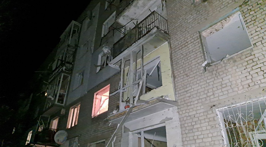 ВСУ нанесли удар по многоэтажке в Новой Каховке, есть пострадавшие
