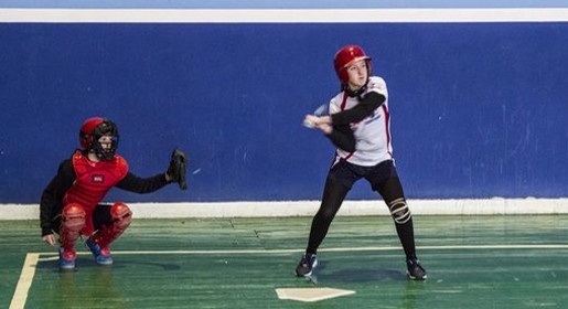 Команда «Гелиос-юниор» из Симферополя выиграла первенство Крыма среди девушек 13-16 лет по софтболу в зале (ФОТО)