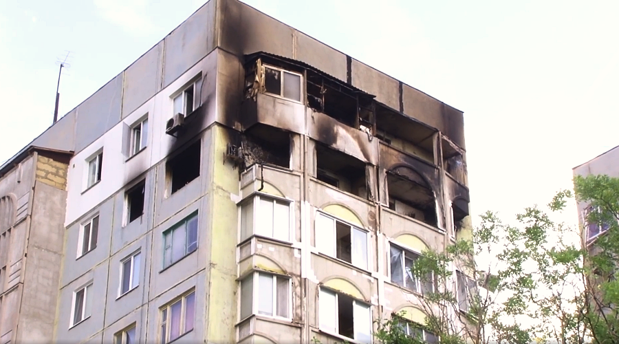 Власти Керчи признали аварийным подъезд пострадавшей от взрыва и пожара многоэтажки