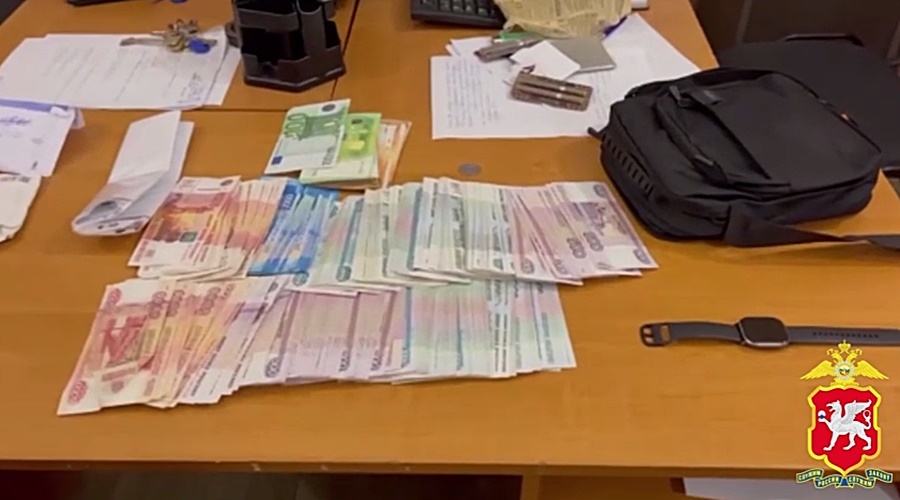 Группа мошенников, выманивавших крупные суммы у пенсионеров, задержана крымской полицией