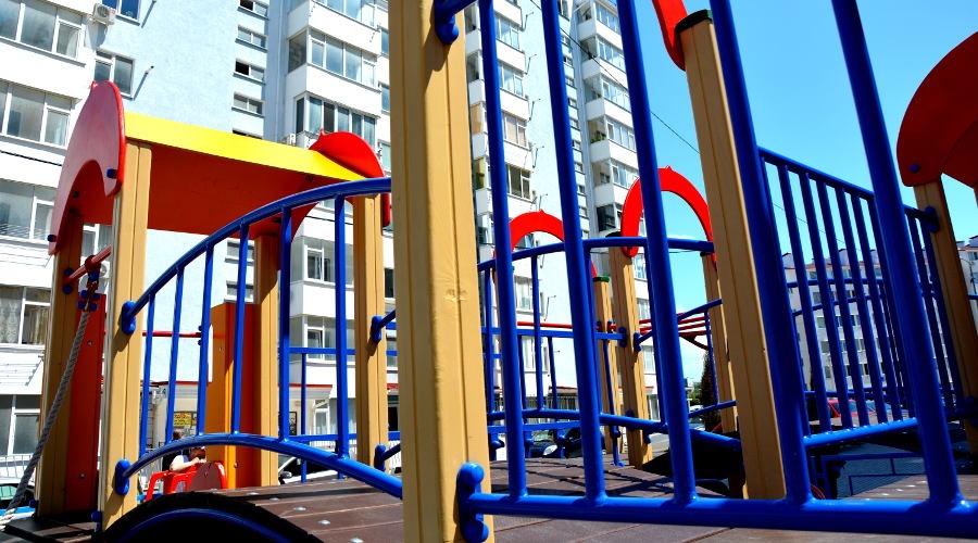Администрация Ялты откроет 25 новых детских площадок до конца текущего года