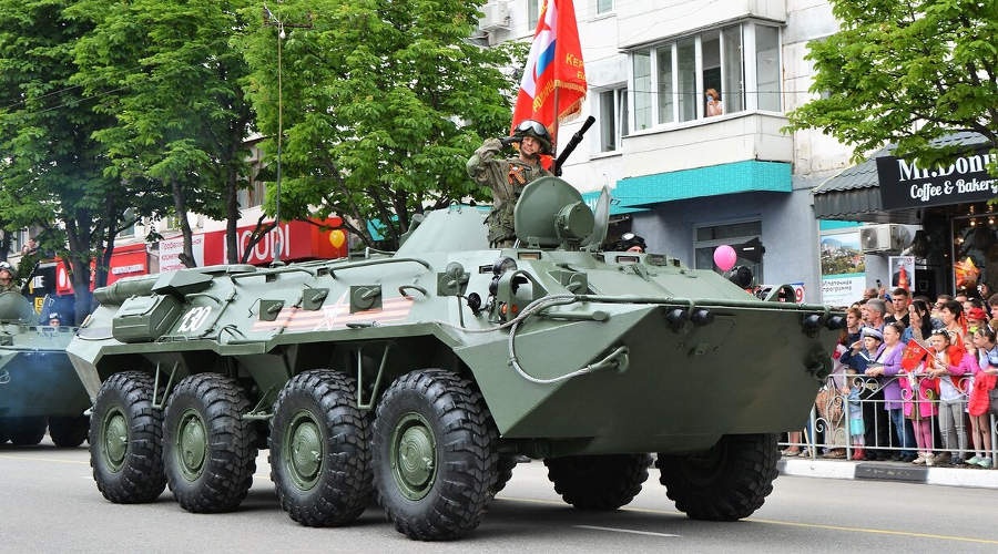 Около 5 тысяч военных пройдут в День Победы парадным маршем по Севастополю, Керчи и Симферополю