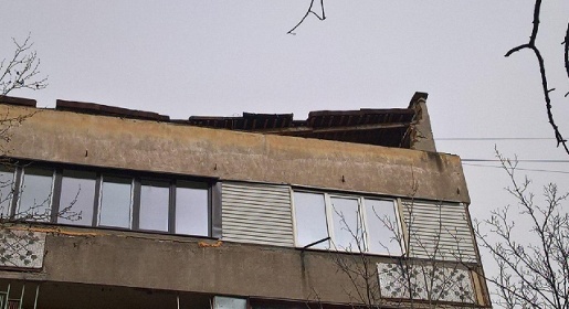 В центре Симферополя обрушилась крыша пятиэтажки (ФОТО)