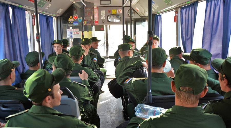 Аксёнов распорядился подготовить 290 водителей и 300 связистов среди крымских призывников