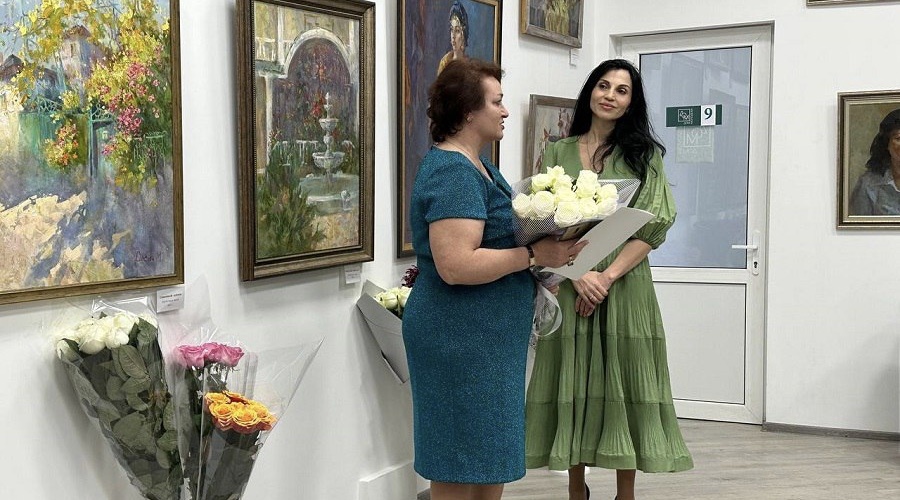 Более 100 работ можно посмотреть на выставке Дугмы Михайловой в Евпатории