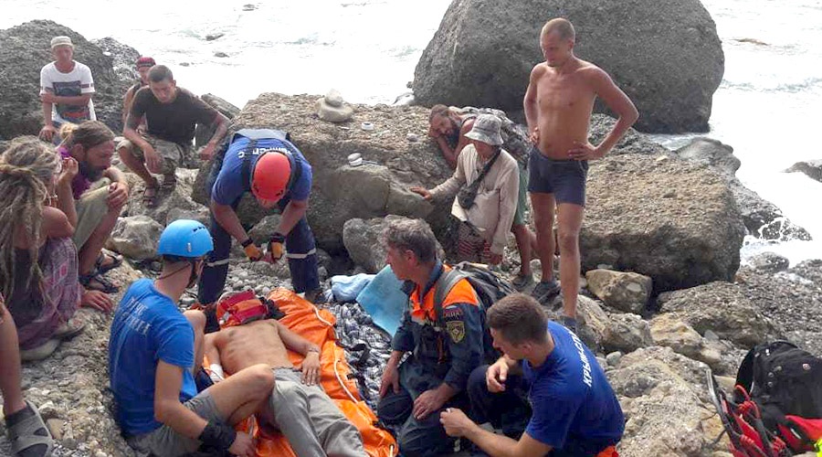 Спасатели эвакуировали сорвавшегося со скалы под Судаком екатеринбуржца