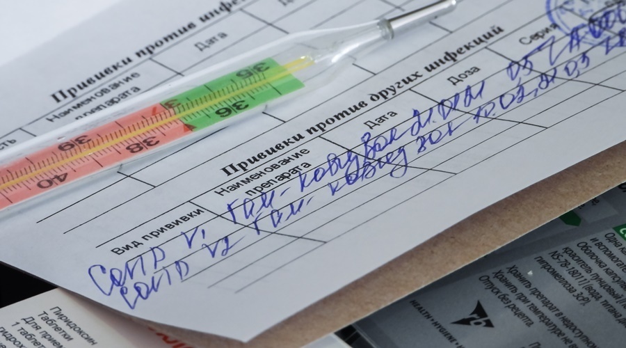 Правительство России продлило до конца года розыгрыш денег среди вакцинированных