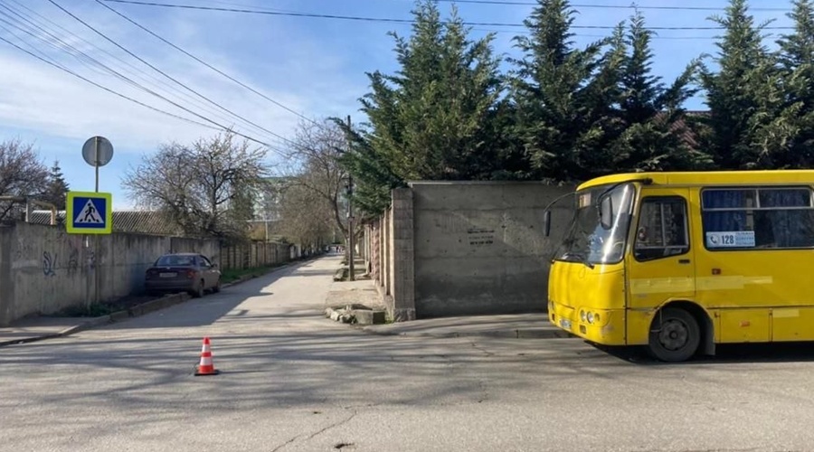 Два человека пострадали при ДТП с участием маршрутного автобуса в Симферополе