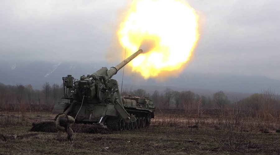 Минобороны показало стрельбы артиллеристов и ракетчиков на Юге России