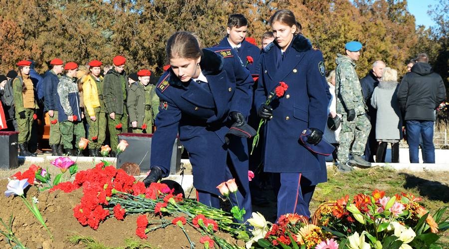 Останки 30 погибших под Феодосией бойцов Красной Армии захоронили на городском кладбище