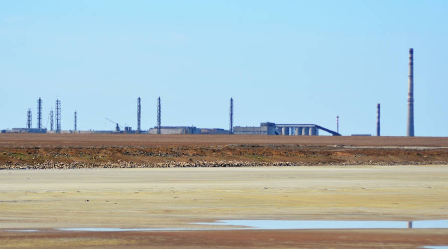 Экологическая ситуация в районе завода «Титан» на севере Крыма с наступлением жары остается в норме