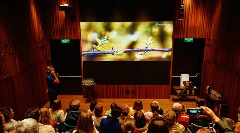 Виноделы Крыма проводят лекции на территории Winepark