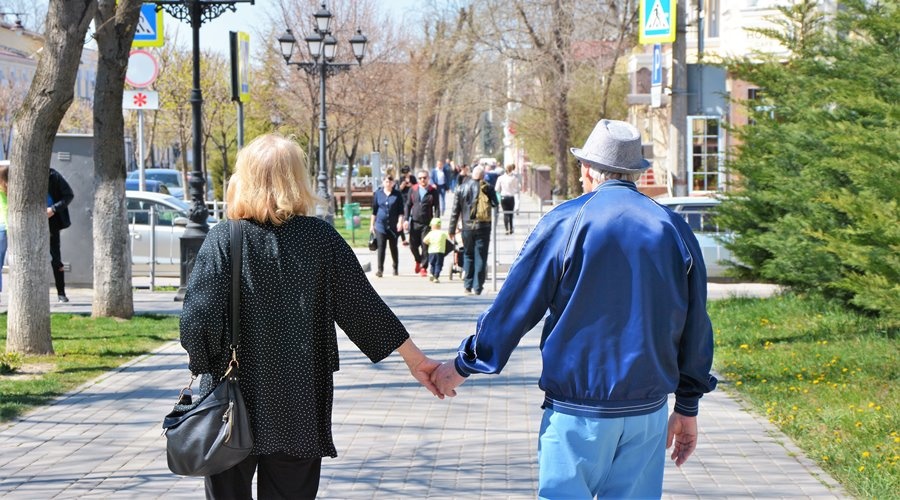 Власти Крыма настоятельно просят пожилых граждан не покидать дома до 14 апреля