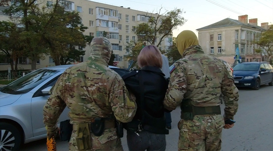 Жительницу Керчи задержали за пожелания смерти российским военным