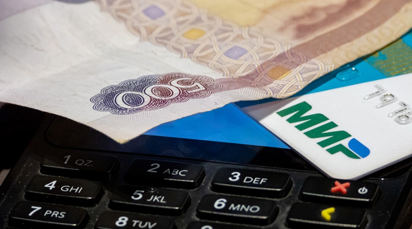 Мошенник под видом полицейского выманил почти миллион рублей у крымчанки