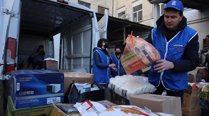Аксёнов поручил чиновникам реагировать на просьбы украинцев о помощи