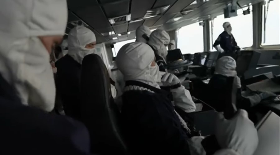 Британский журналист опубликовал видео с эсминца у берегов Крыма