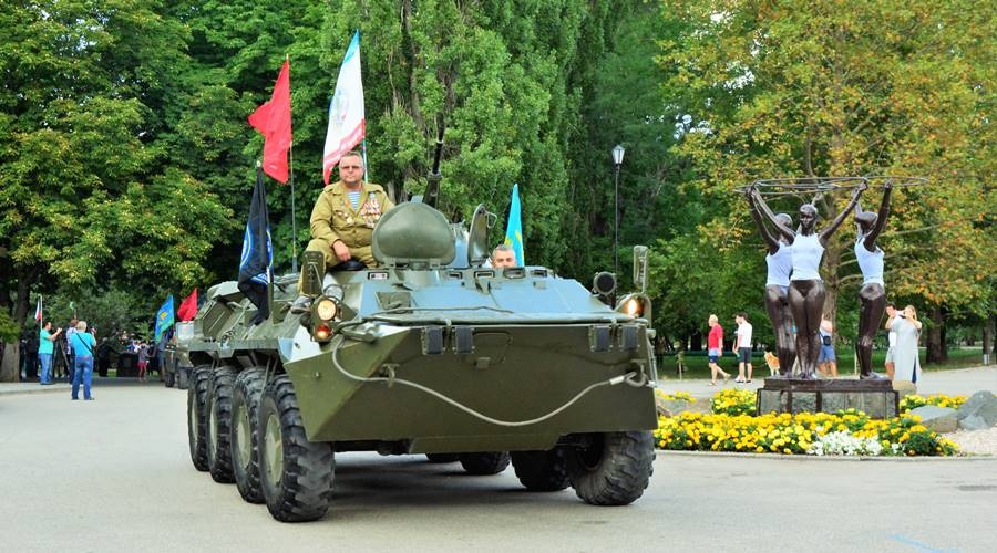 Аксёнов поблагодарил ветеранов ВДВ за действия в дни Крымской весны и поздравил с праздником