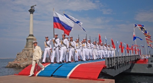 Севастополь сегодня впервые отмечает День ВМФ в составе России