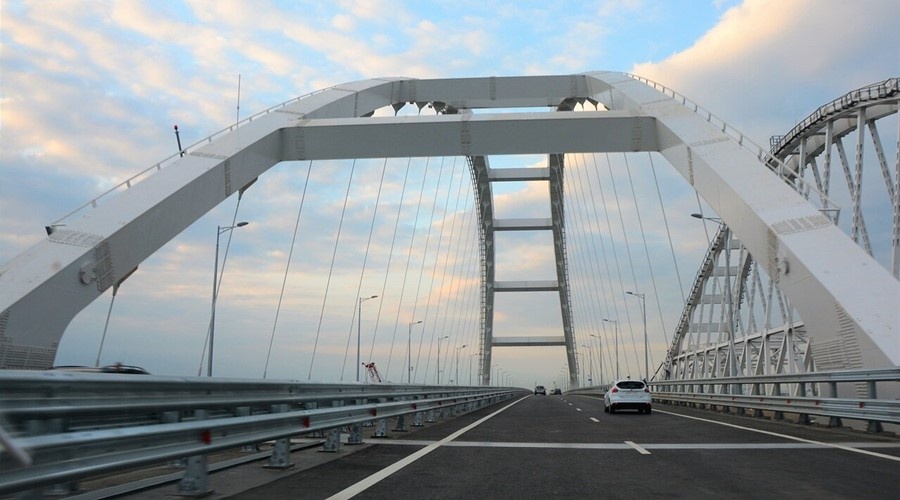 Более 14 млн автомобилей проехало по Крымскому мосту за три года