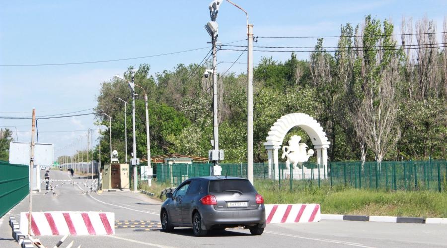 Крымские пограничники прекратили пропуск россиян за рубеж