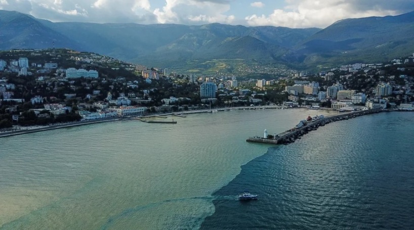 Власти Ялты собирают штаб по ЧС после штормового предупреждения