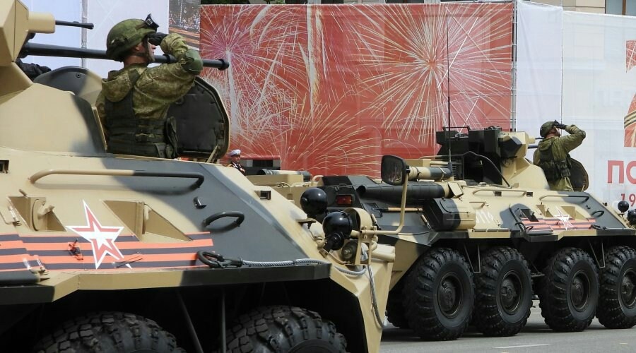 Принимающая участие в Параде Победы военная техника прибыла в Симферополь