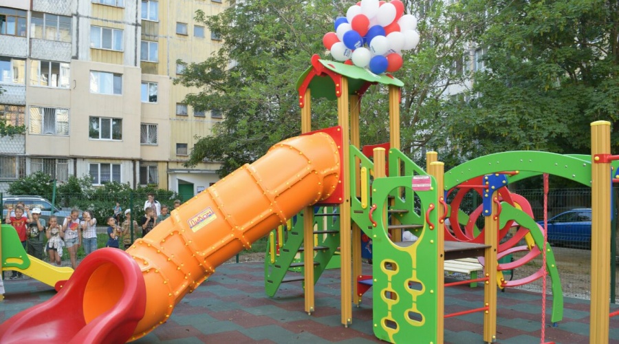 Почти десяток новых детских площадок появится в Симферополе в течение недели