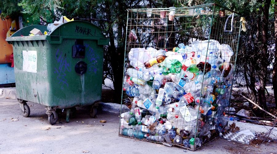 Глава администрации Симферополя поручила изменить график вывоза мусора по выходным