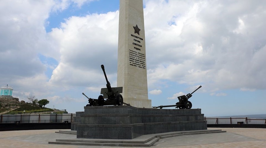 Подрядчик завершил реставрацию обелиска Славы на горе Митридат в Керчи