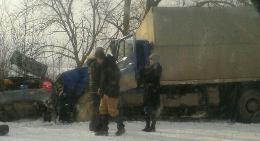 Два человека погибли при столкновении «Приоры» с грузовиком на трассе Севастополь – Симферополь