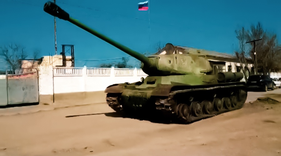 Тяжелый танк ИС-2 времен войны восстановили специалисты в крымском селе Гвардейское