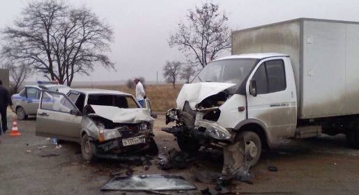 Спасатели деблокировали двоих пострадавших в ДТП на дороге Нижнегорск – Белогорск