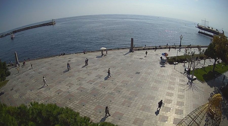Власти Ялты организовали прямую видеотрансляцию городской набережной