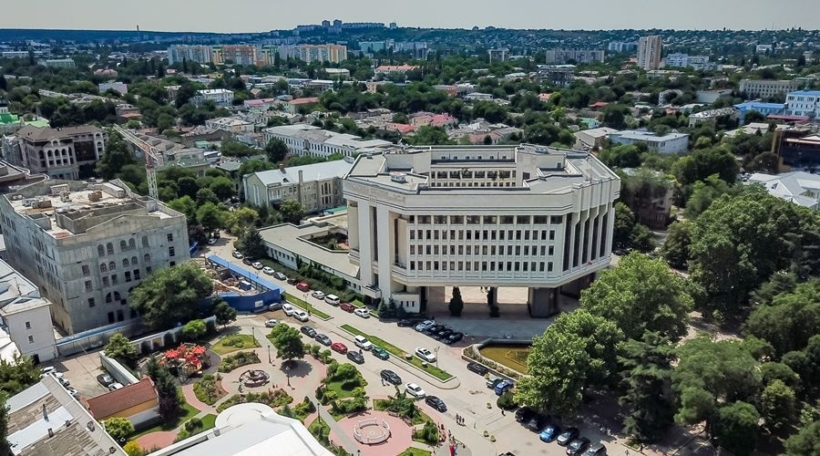 Более 40 крымских законов нужно изменить после внесения поправок в Конституцию