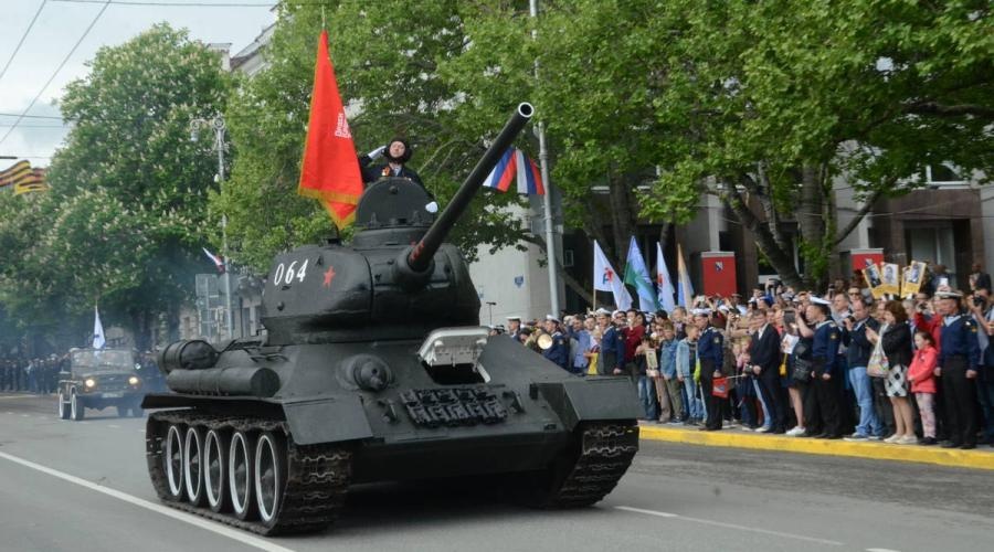 Более десятка образцов техники времен войны примут участие в севастопольском параде Победы
