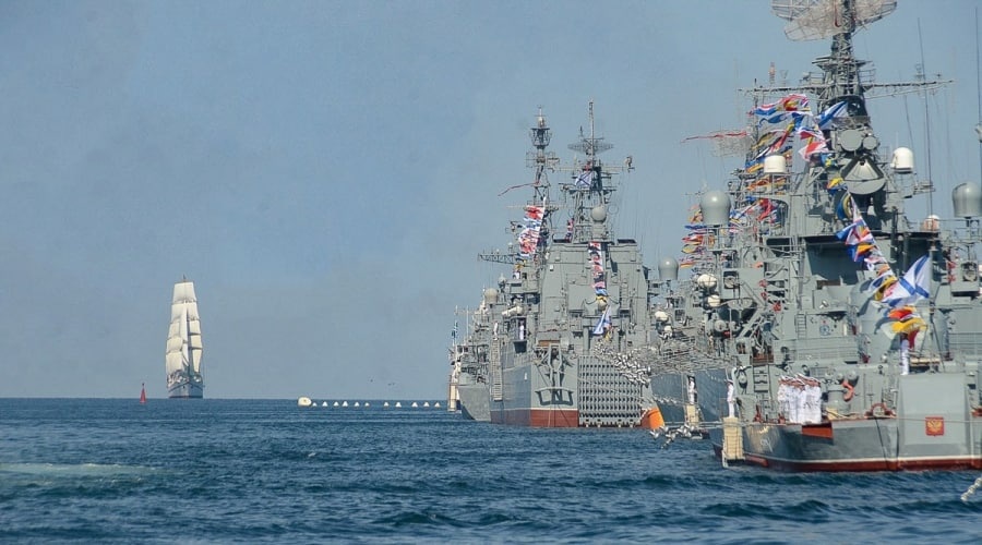 Более тысячи военных сегодня примут участие в генеральной репетиции морского парада в Севастополе