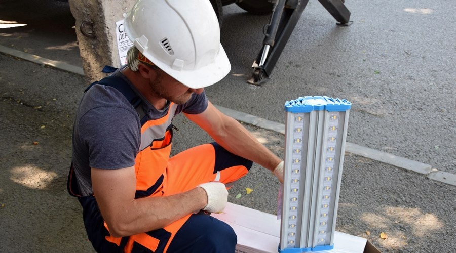 Симферопольский «Горсвет» потратит почти 1 млн руб на лампы уличного освещения