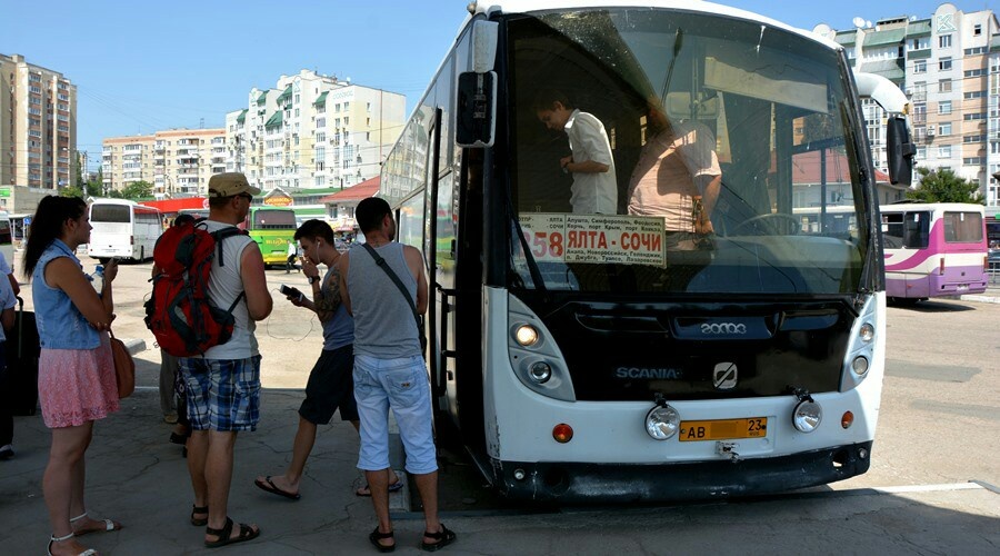 В Крыму возобновили продажу билетов на автобусные рейсы на материк