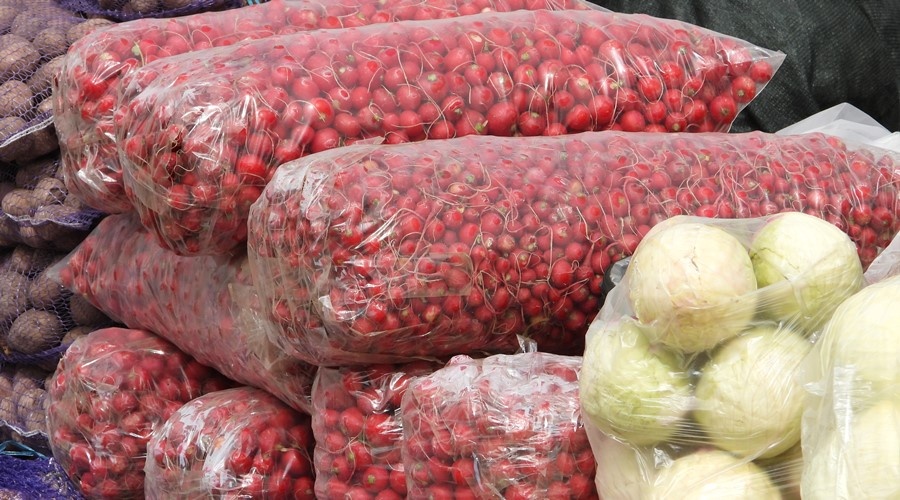 Первую за 8 лет партию овощей привезли с Украины на рынок в Крыму