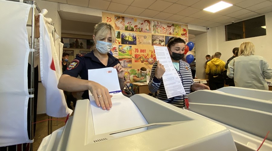 Треть избирателей Крыма проголосовала на выборах в Госдуму