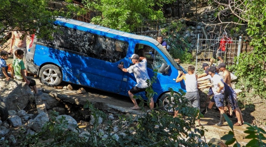 Власти Крыма нашли деньги на компенсации владельцам «утонувших» автомобилей