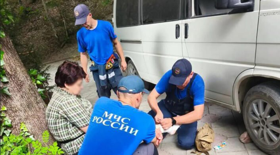 В Большом каньоне Крыма спасли туристку с поврежденной ногой